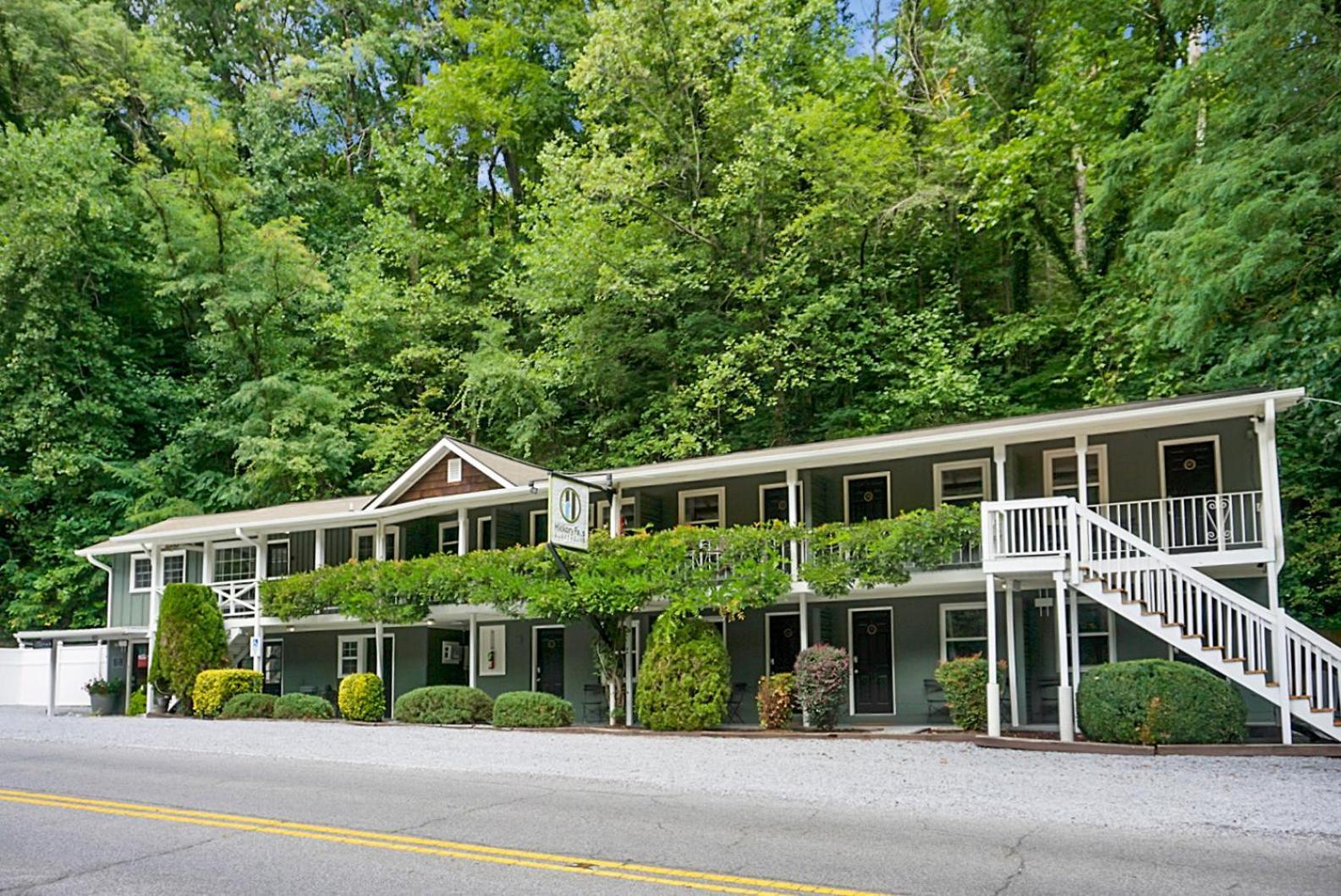 Motel Hickory Falls Chimney Rock