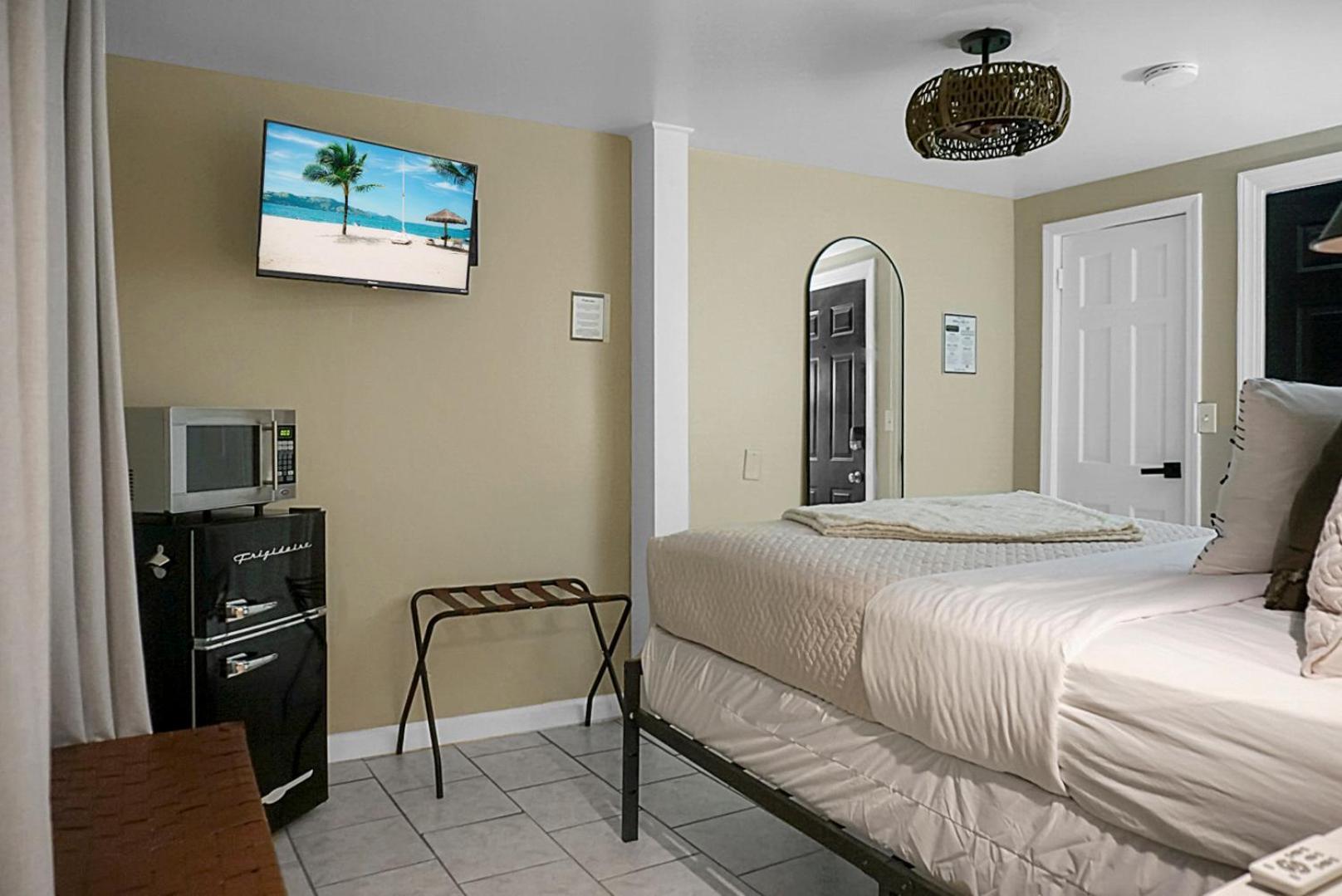 Hickory Falls Motel 2*