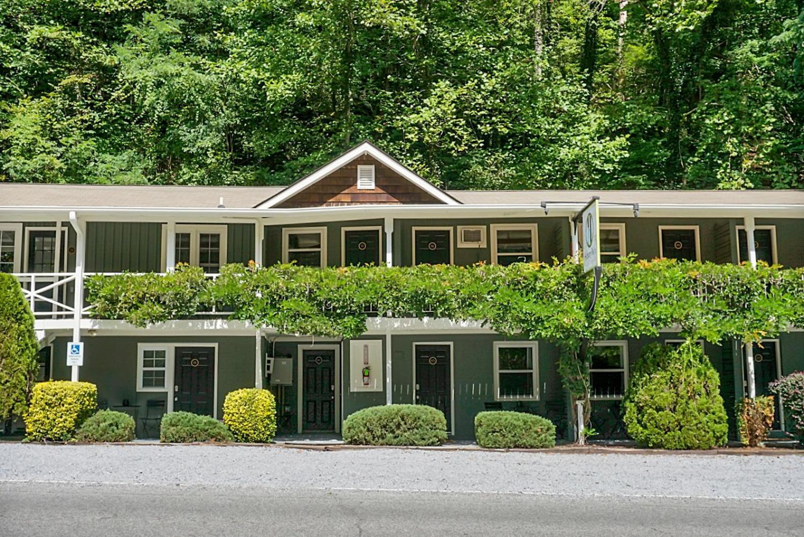 Motel Hickory Falls